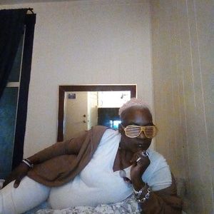 Meet your Posher, Monique